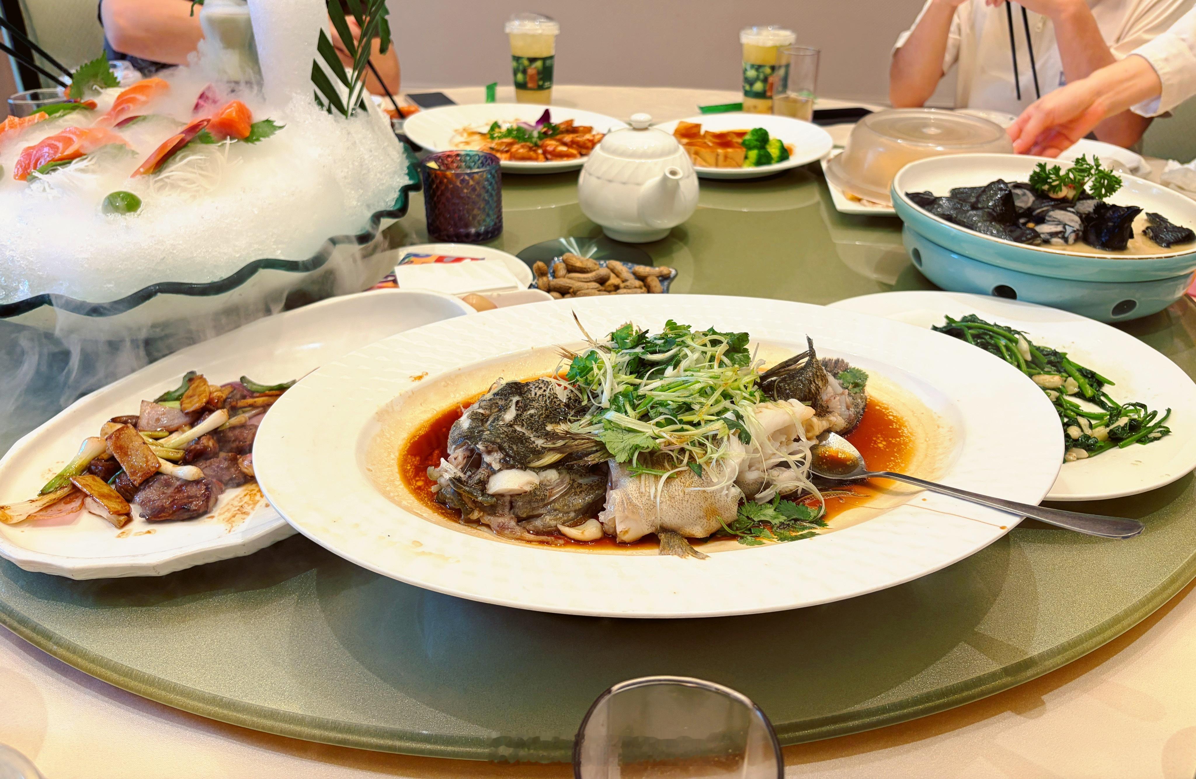 今天搬砖的辛苦值拉满还好干饭的快乐值超标苦甜完美对冲