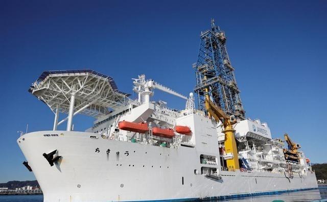 日本派船出海，开挖6000米深海稀土，能解对华依赖困局？据多家日媒报道，当地时间