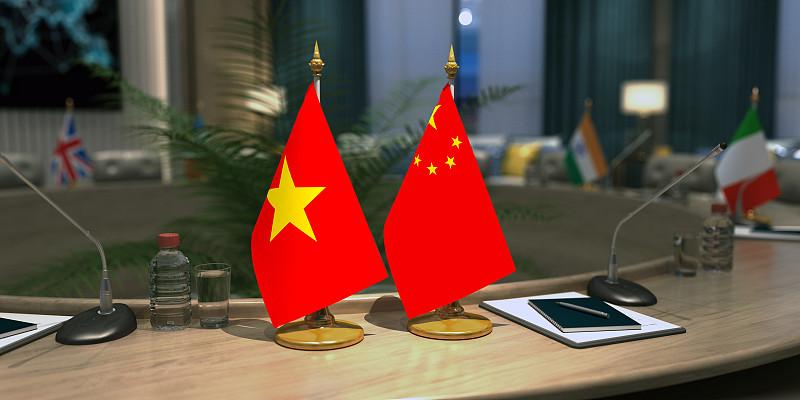 在经济层面，中国是越南重要的贸易伙伴，越南众多商品依赖中国市场，双方贸易额持续上
