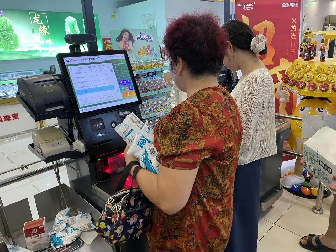 现在对家里老人跟风抢盐这种事，我和以前判若两人，现在的态度就是可以抢，别太多、别