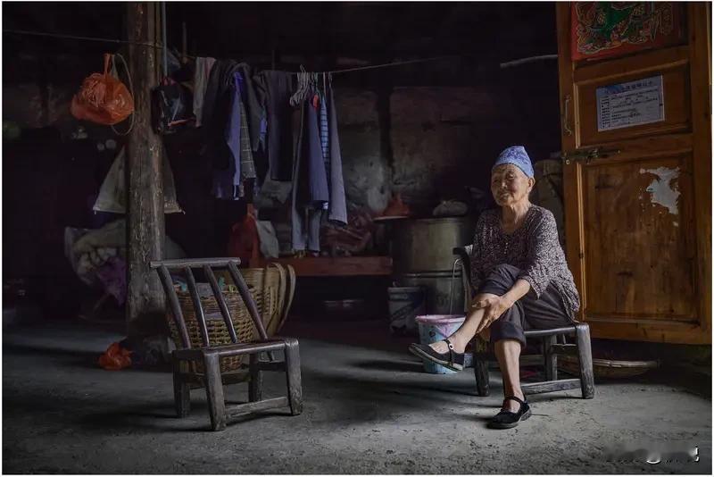 我这辈子没成过家，无儿也无女。昨天在医院撞见从前的老同事，他问我没儿没女，老了以