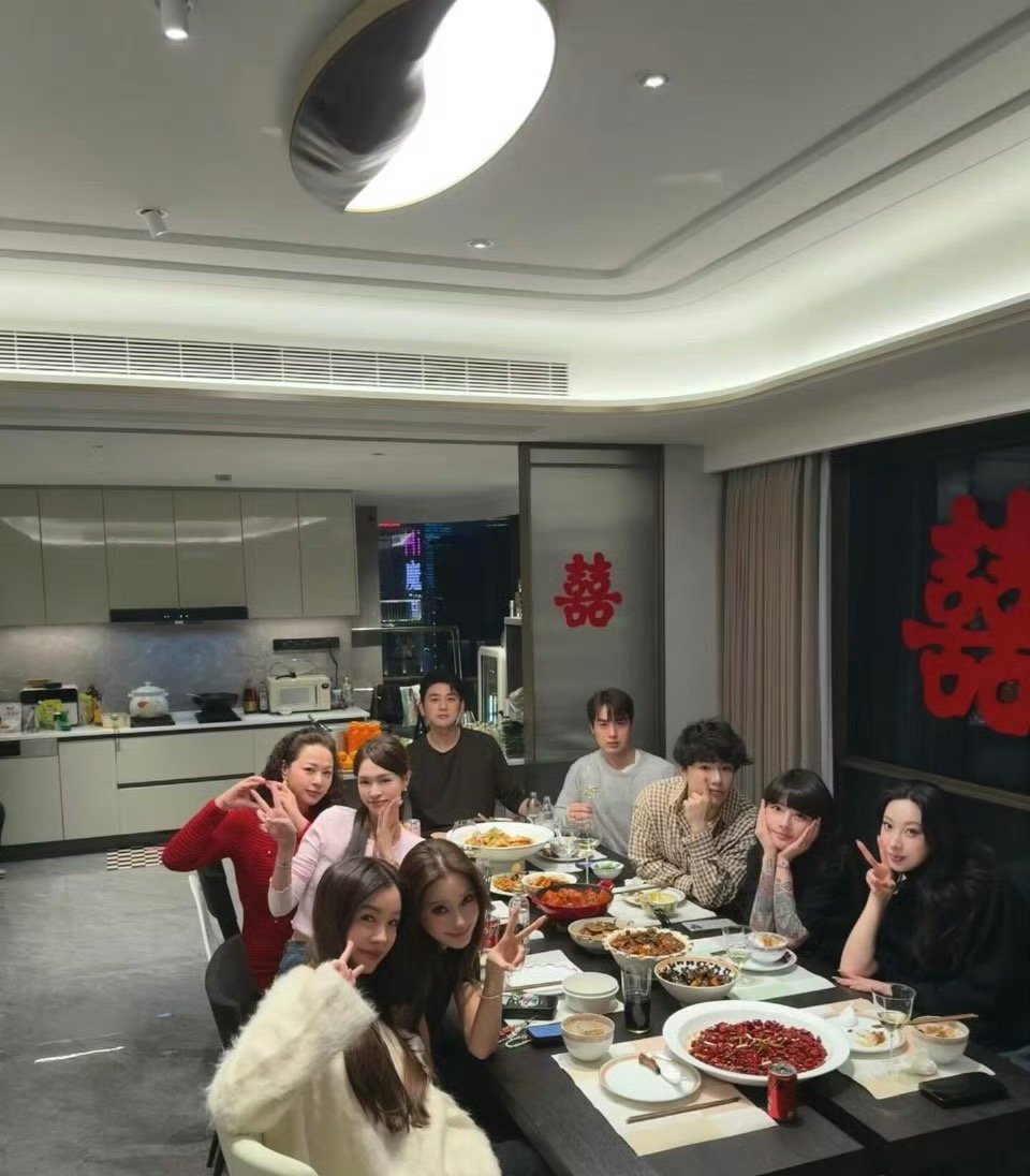 Baby参加上海网红聚会 