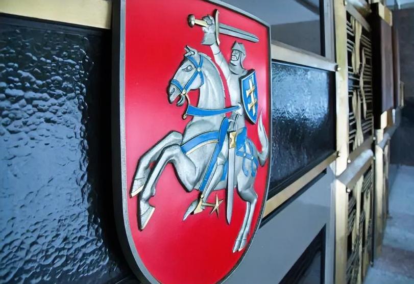 立陶宛政府宣布，由于白俄罗斯发动混合攻击，立陶宛全国进入紧急状态。
声明指出，源