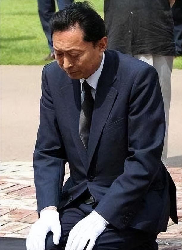鸠山由纪夫儿子：我已请父亲取消出席中国的抗战胜利纪念活动。 8月28日，北京那边