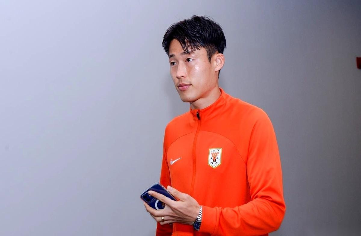 孙准浩这事儿，最近从媒体人那儿传出一个说法，让人听完，后颈窝都发凉。
据说，当年