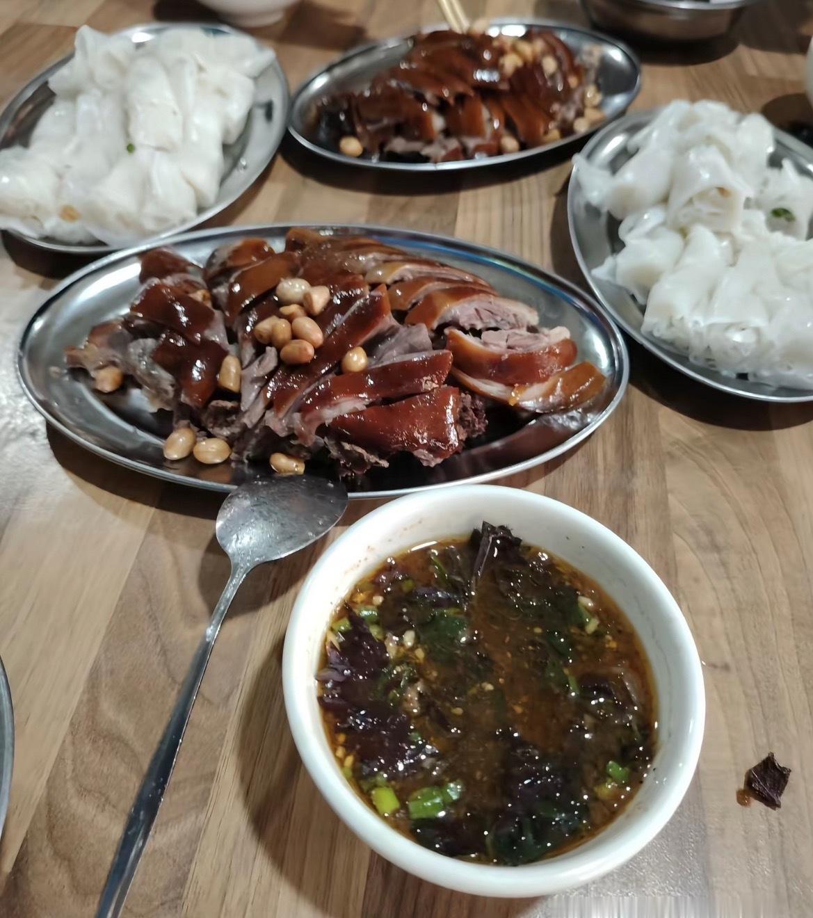 梧州美食攻略梧州岑溪香肉广西梧州岑溪特色美食白切香肉。 