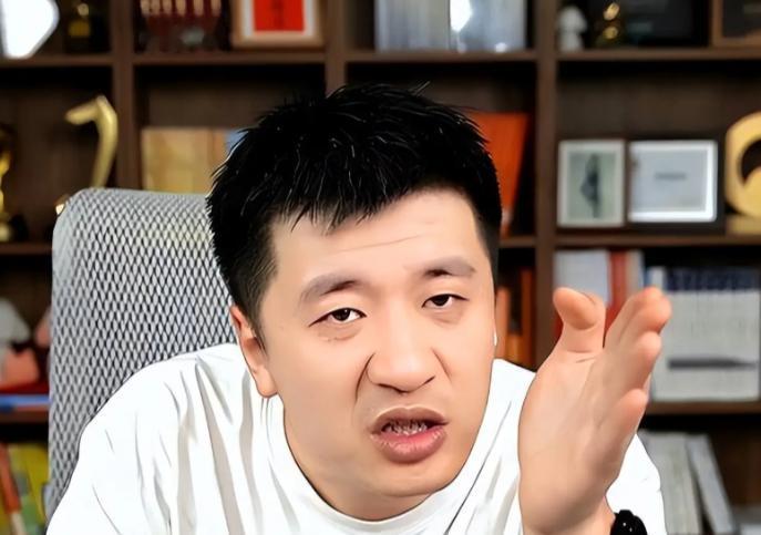 张雪峰有段话，说得又冷又真：“公安局的，孩子在读警校；卫健委的，孩子在学临床；法