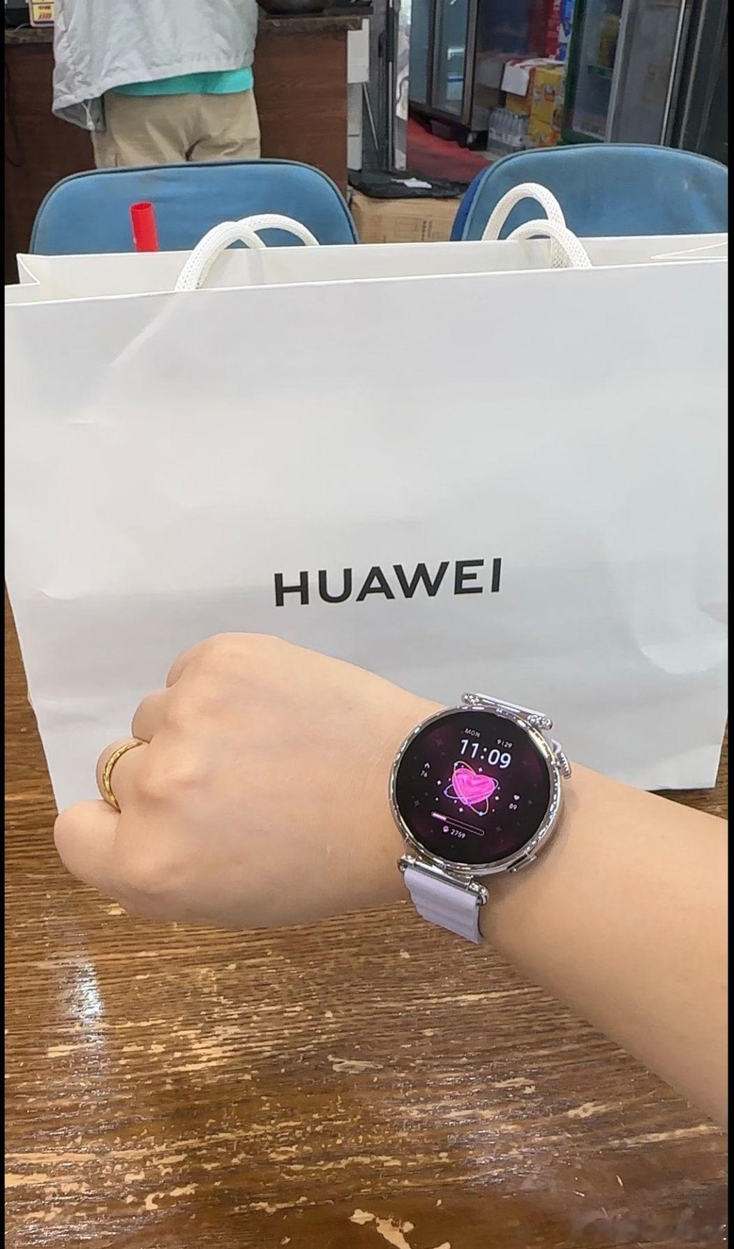 华为上线新春优惠 我朋友今天跟我说，你这旧智能手表该换了，出来运动除了能看时间，