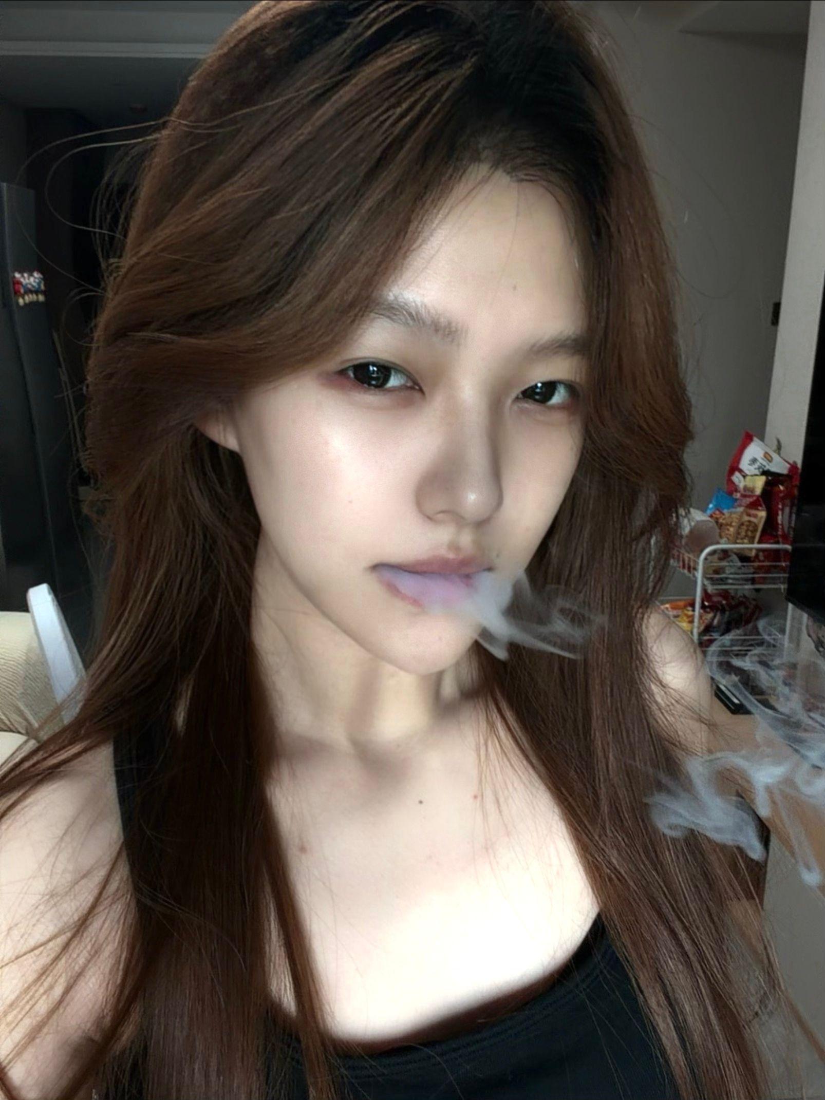 怎么 你的一厢情愿也要我负责吗。