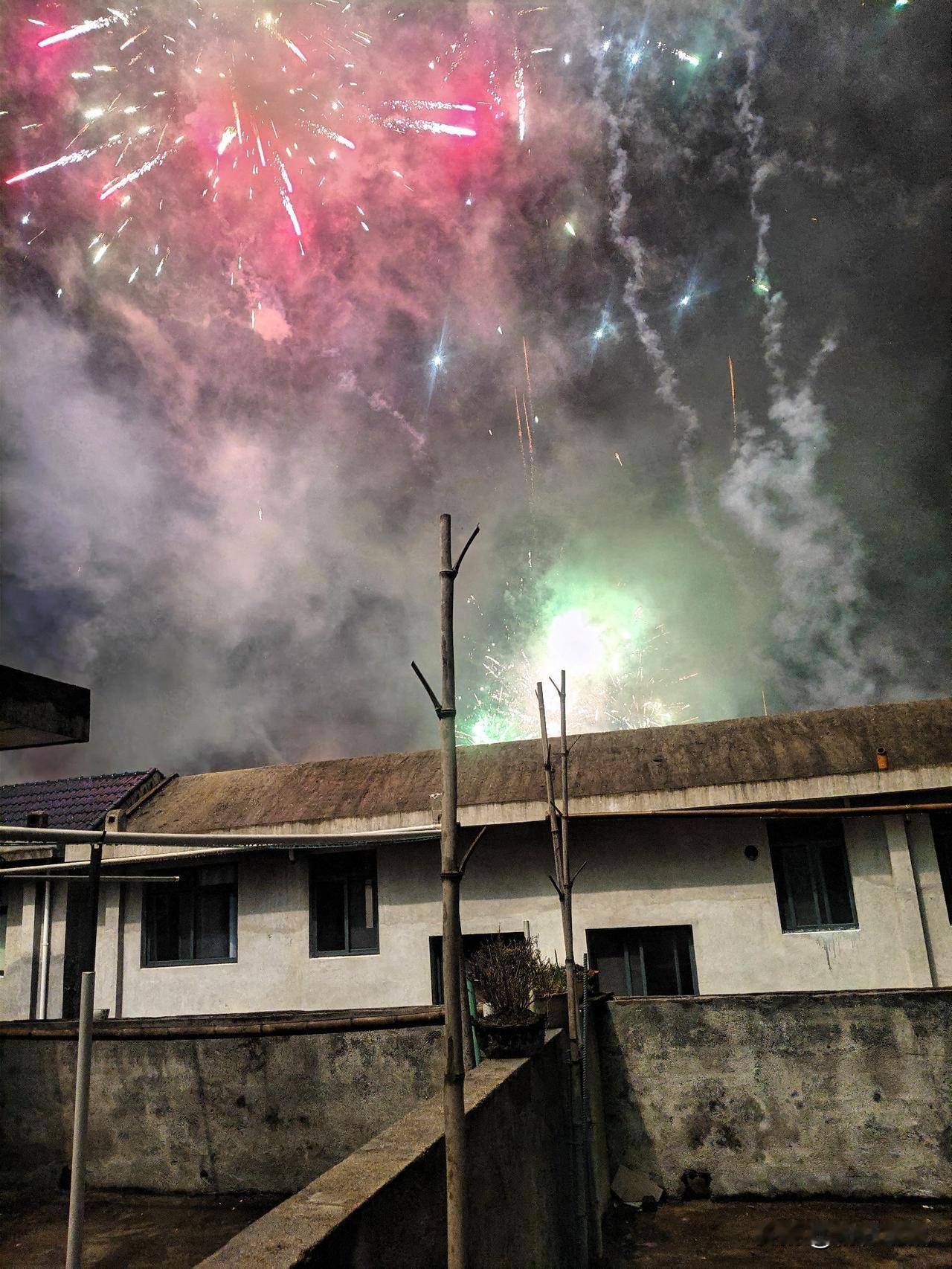 大年初一，给你拜个早年！🧨
 
祝你2026马年：
眼光独到，事事看清真相；