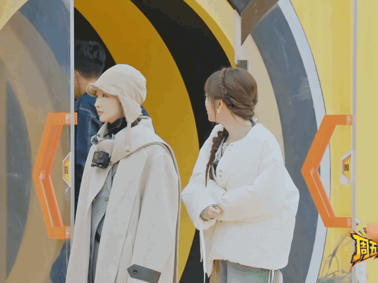 周冬雨电子案底周五晚高疯 王传君分析了一大堆线索，周冬雨直接用直觉全部推翻。汪铎