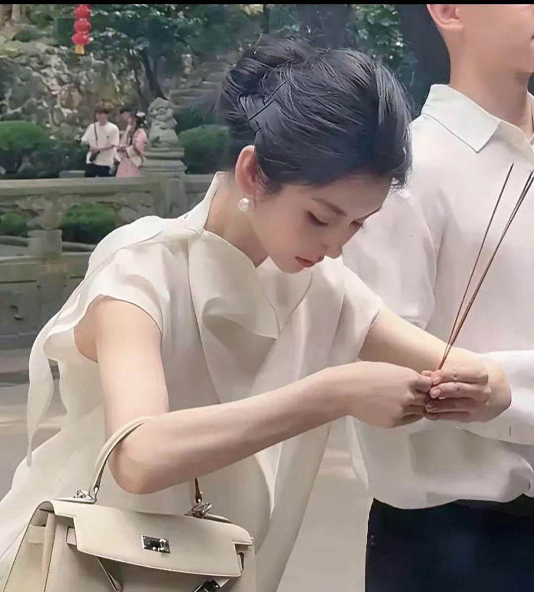 有没有人知道这位总裁夫人是谁？总裁 总裁和总裁夫人 总裁是傻子 总裁身份大揭秘 