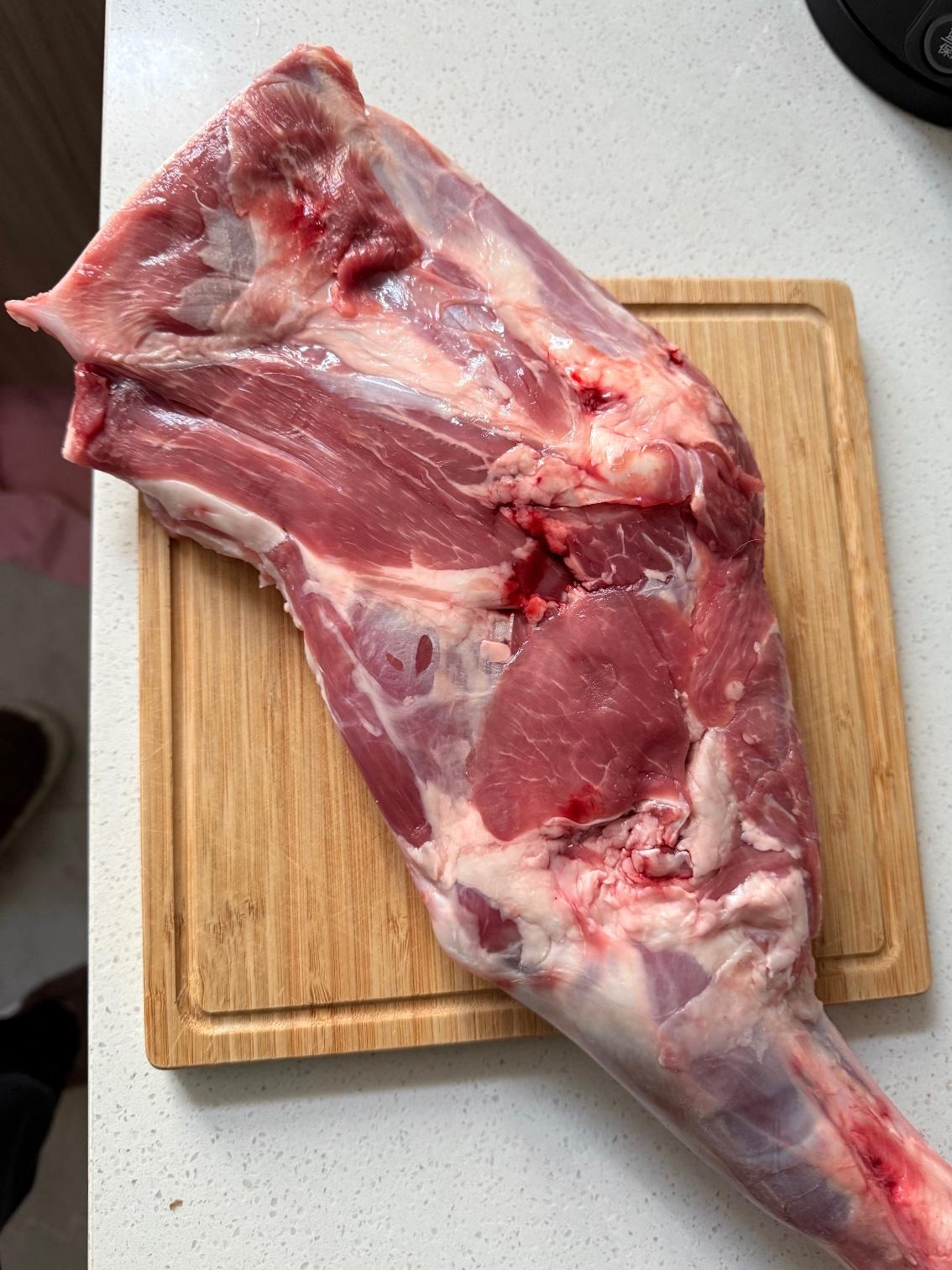 老公乡下侄儿，去年进城开饭店，找
我们借了10万块​‎͏ 

今早他上门还钱，