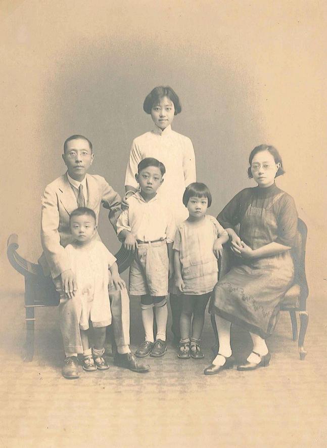 1949年，胡适前往美国旅居。

这一年五月，在写给友人的信中，他询问道。

武