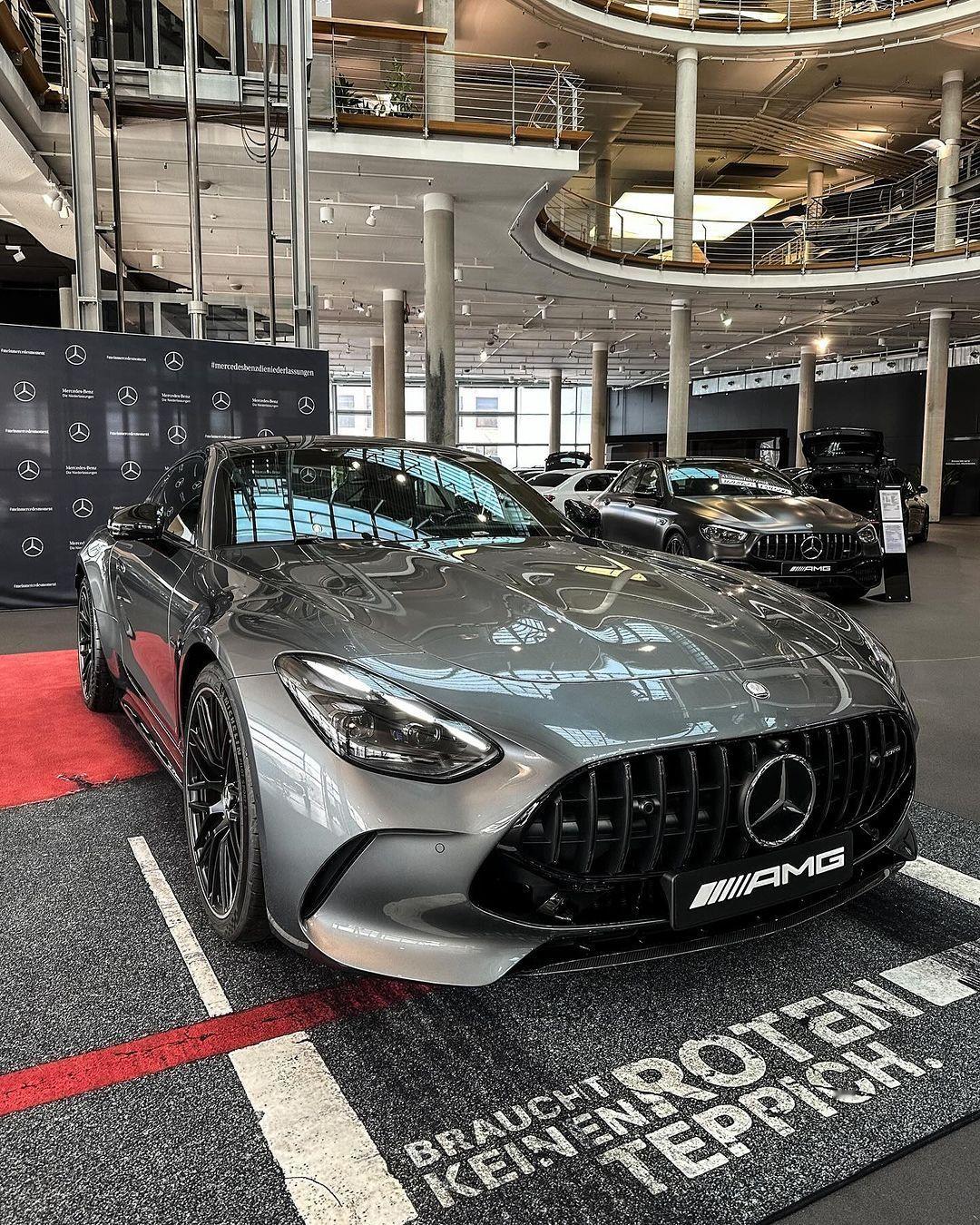 梅赛德斯-AMG GT 63 4MATIC+ Coupé#奔驰[超话]##汽车视