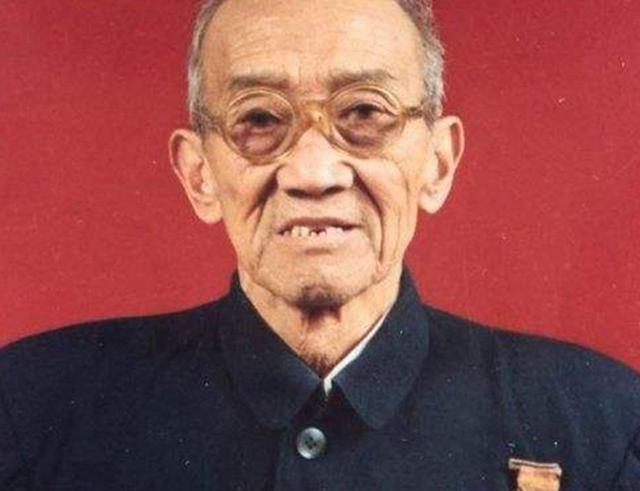他曾参加抗美援朝，是志愿军被俘最高级别将领，1955年被开除党籍，这背后，究竟隐