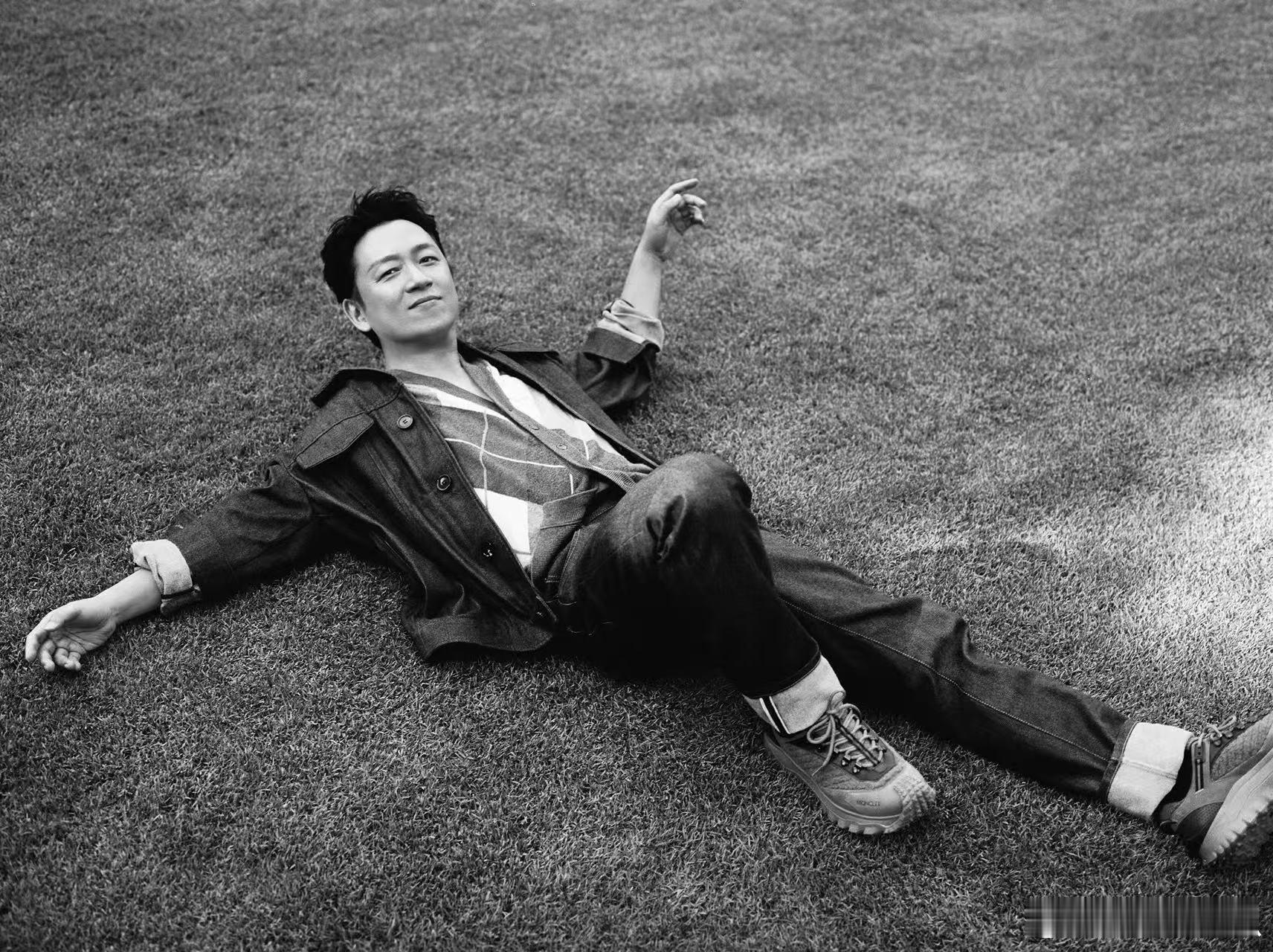 潘粤明对着死人演了好几集黑夜告白 谁看黑夜告白能不被震撼到，本来磕着两人互怼搭档