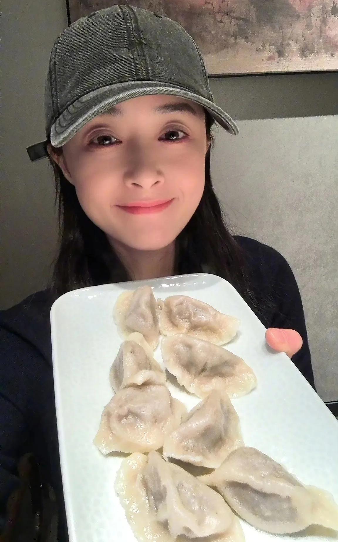 @蒋欣 最新～来吧，咱们一起吃[比心]