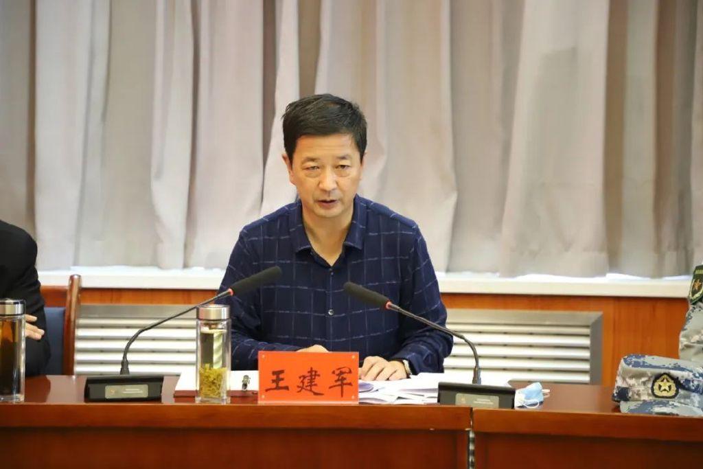 在被终止省人大代表资格半年后，甘肃省甘南州人大原主任王建军主动投案，接受省纪委监
