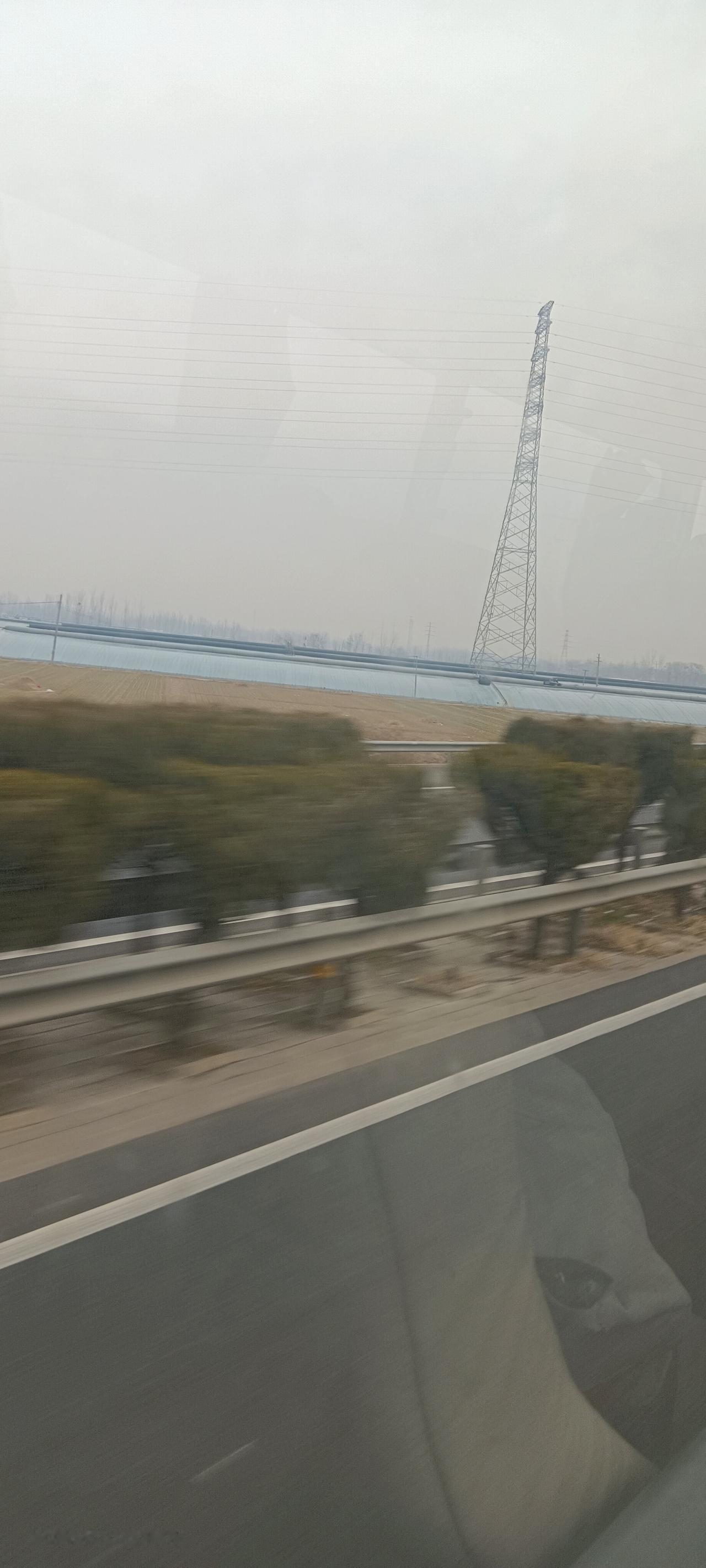 三月出门前往青岛打工，在公历新年的前一天，我比往年早了些时日回到家中。本打算安安