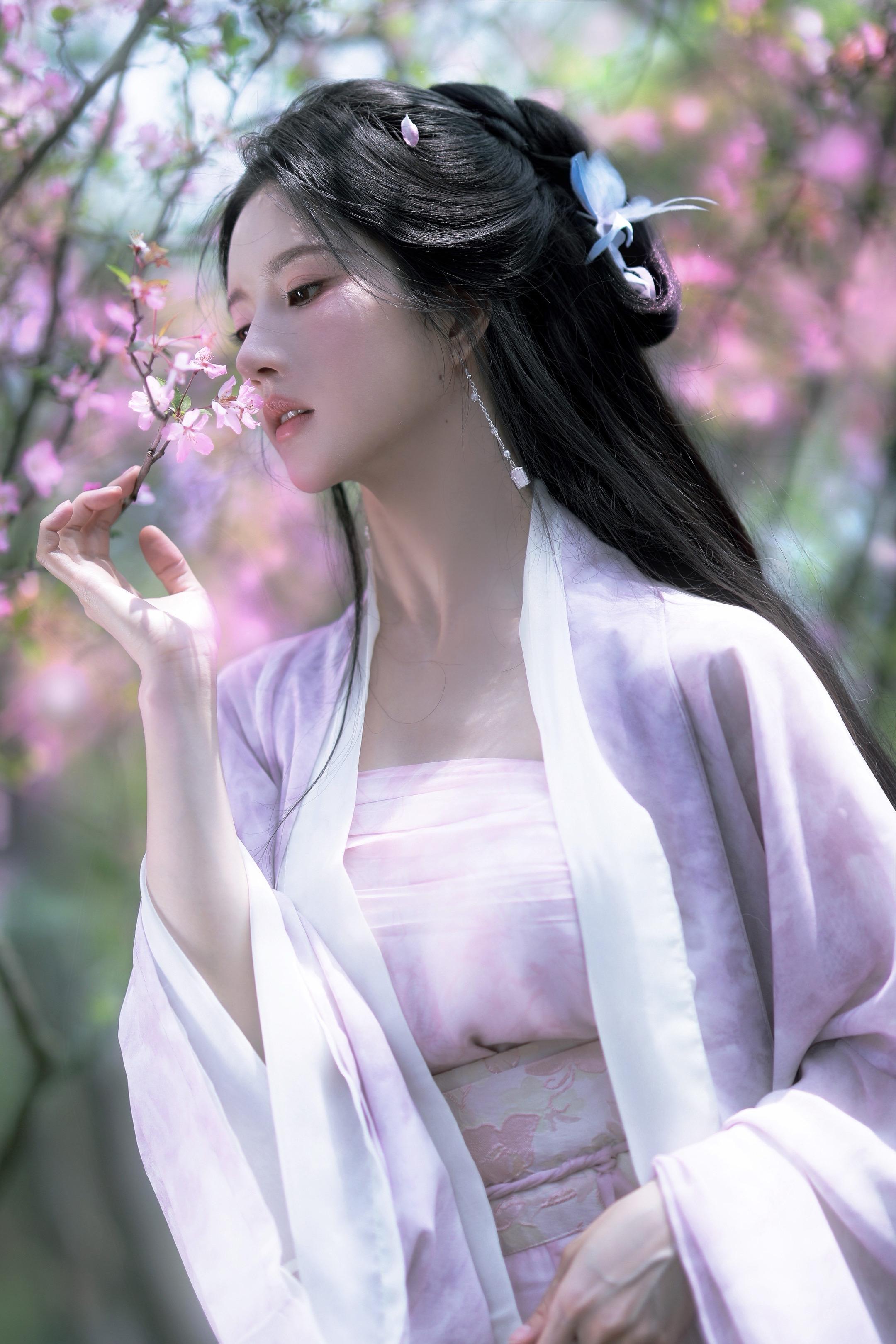 “海棠无香” ｜我拍的刘些宁。被美貌击中的一天！！