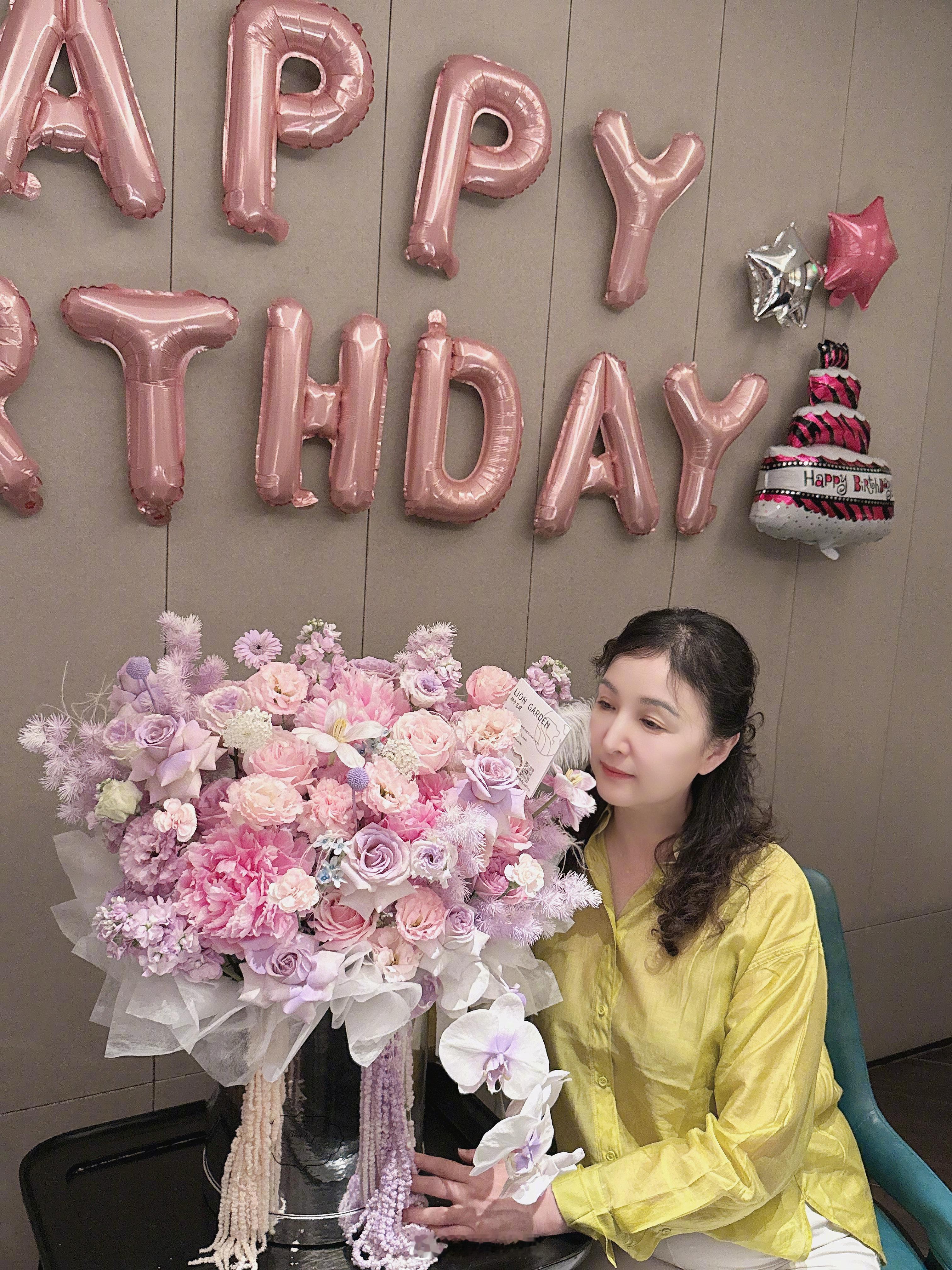 亲爱的妈妈，谢谢您做我的妈妈！生日快乐！永远爱您[爱你] ​​​