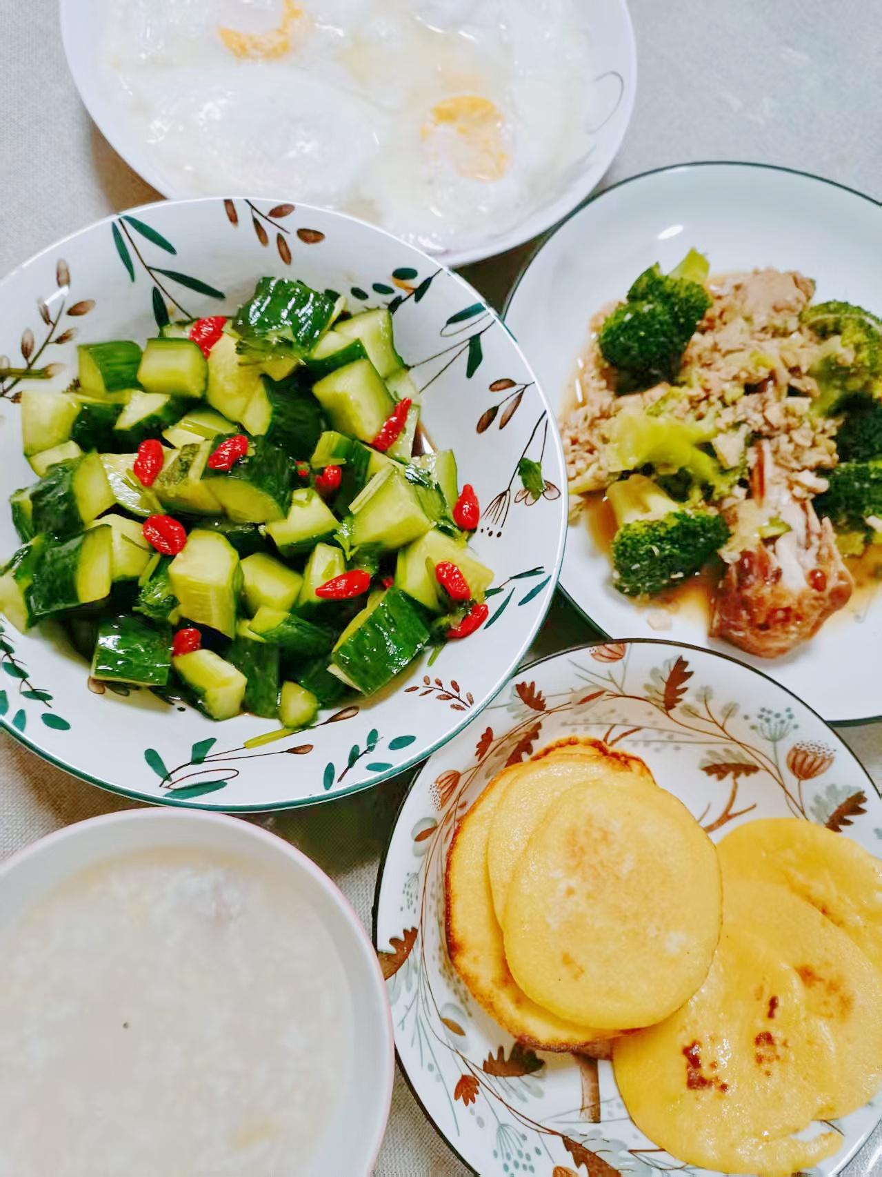 你们问过孩子，上午他通常第几堂课会饿？
我还真问过，时间不一样，有时候第2堂，有