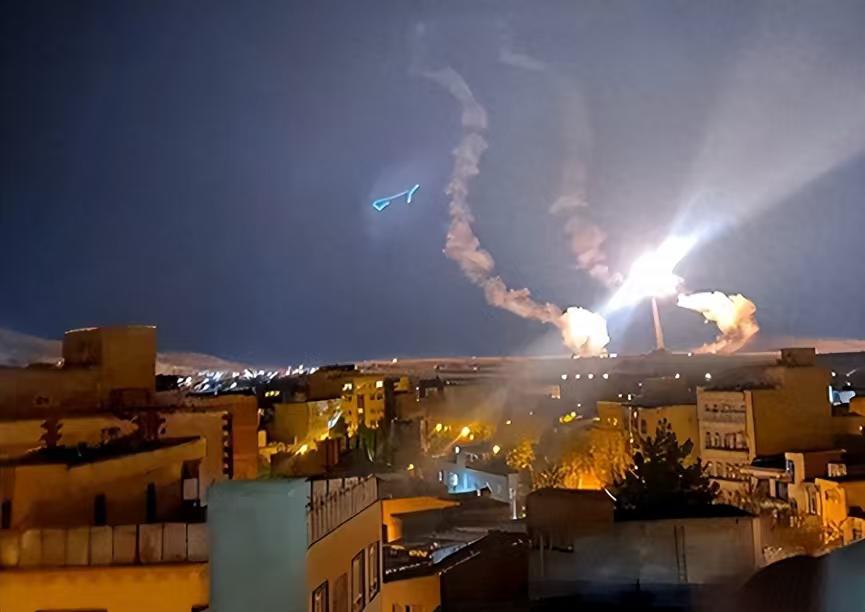 此战之后，不管输赢，相信再也没人会说伊朗人怂了！据伊朗方面的通报，伊朗打击范围横