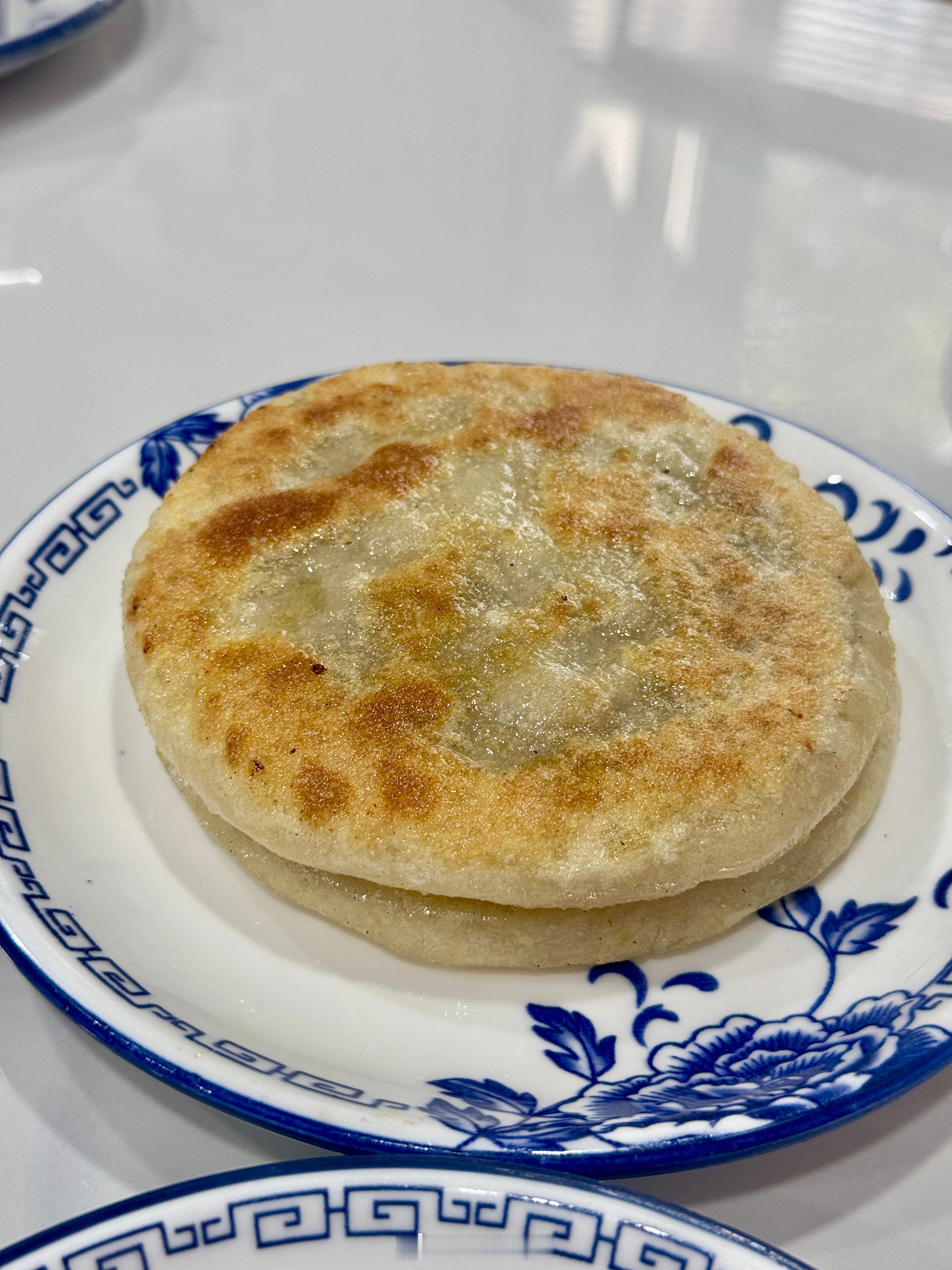 吃个早餐也太硬核了！一不小心点了北方早餐标配吧：羊肉汤+大肉包+肉烧卖+牛肉饼，