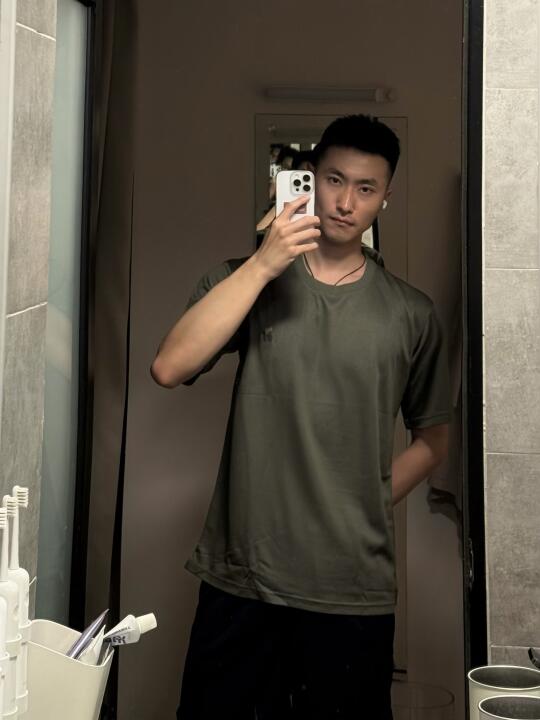 发了衣服，📷一下