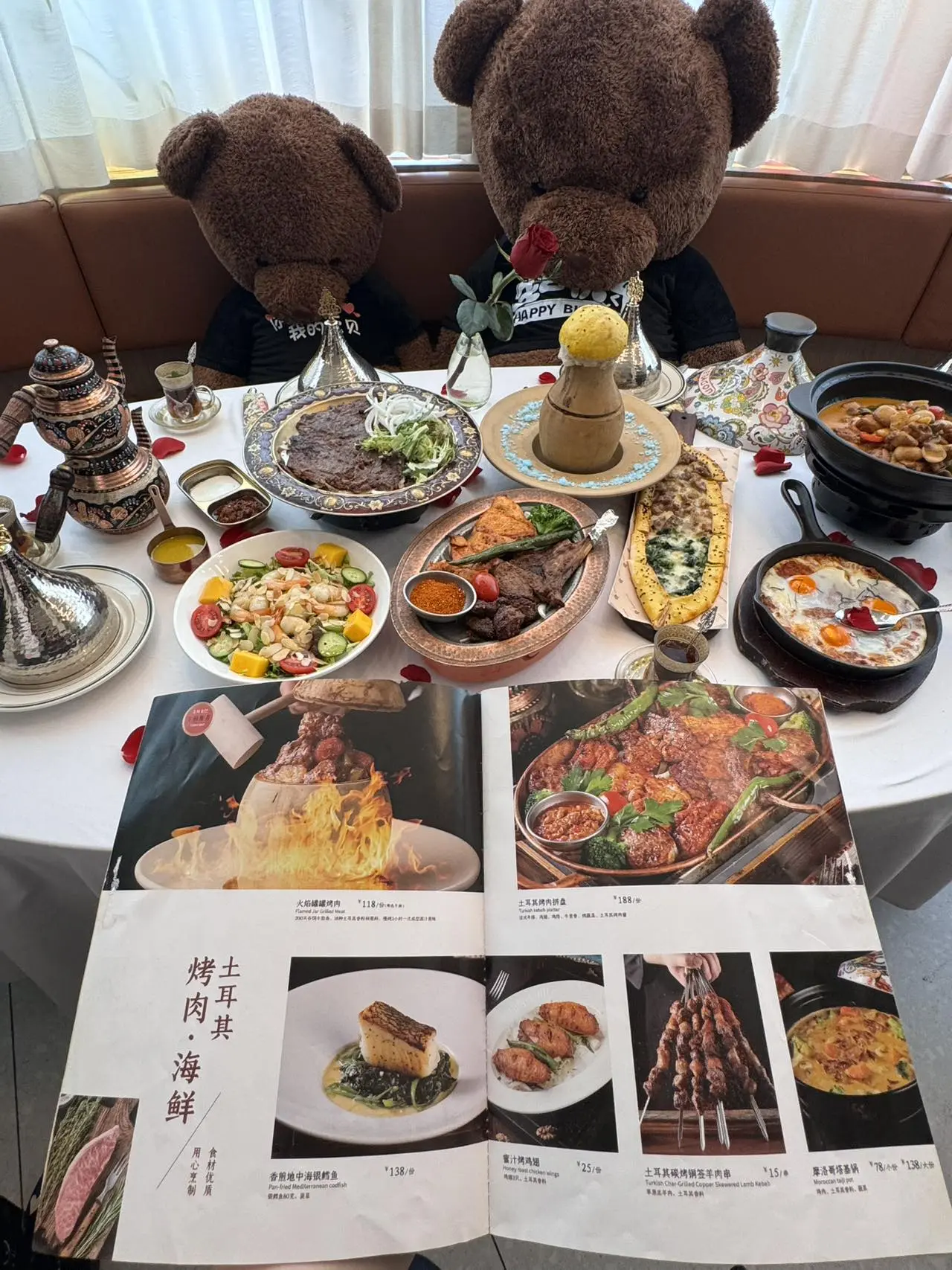 生日聚会选万象城这家土耳其菜，被朋友夸爆。一进店里仿佛置身异域风情中...