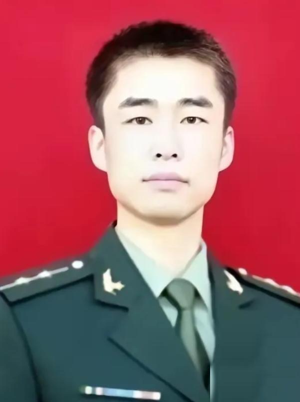 2012年，一军人请假回去探亲，超期迟迟没有归队，上级打电话问责，接起话筒的稚童