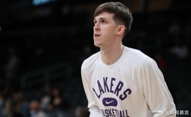 近日，里夫斯参加了詹姆斯的节目《Mind The Game》。谈到里夫斯在202