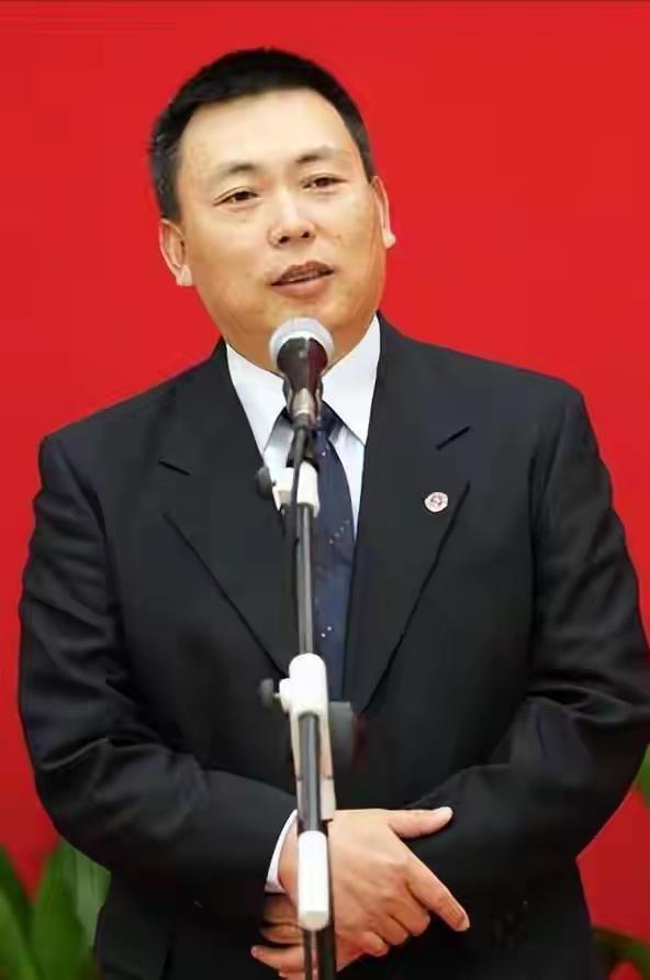 段永平这人生可太精彩了！全家移居美国安心养老，65岁还能有新动作。他在商业上那可