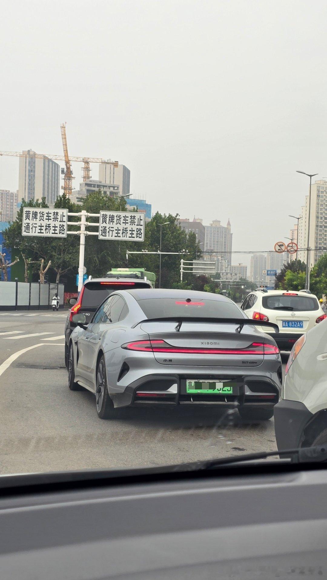 开小米SU7 Ultra的大部分是年轻小伙[酷]小米汽车小米su7ultra ​