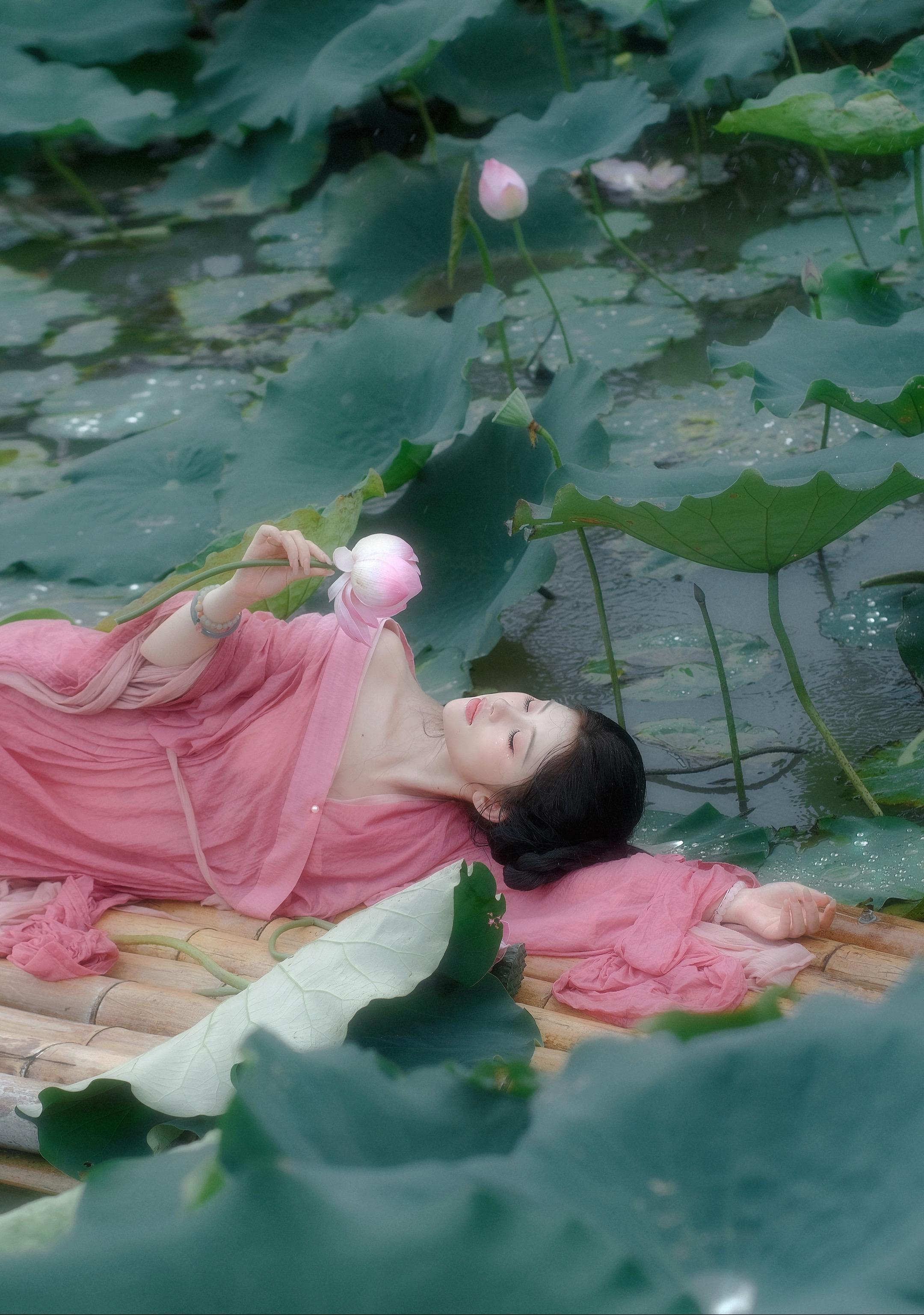 “你像一场大雨，淋湿我的眼睛”