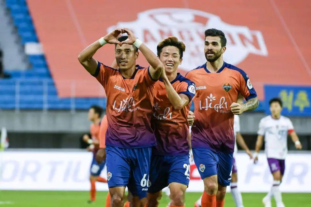 资讯：#江原FCvs全北现代# 江原近期状态有所起伏，过去八场比赛只拿到三胜，球