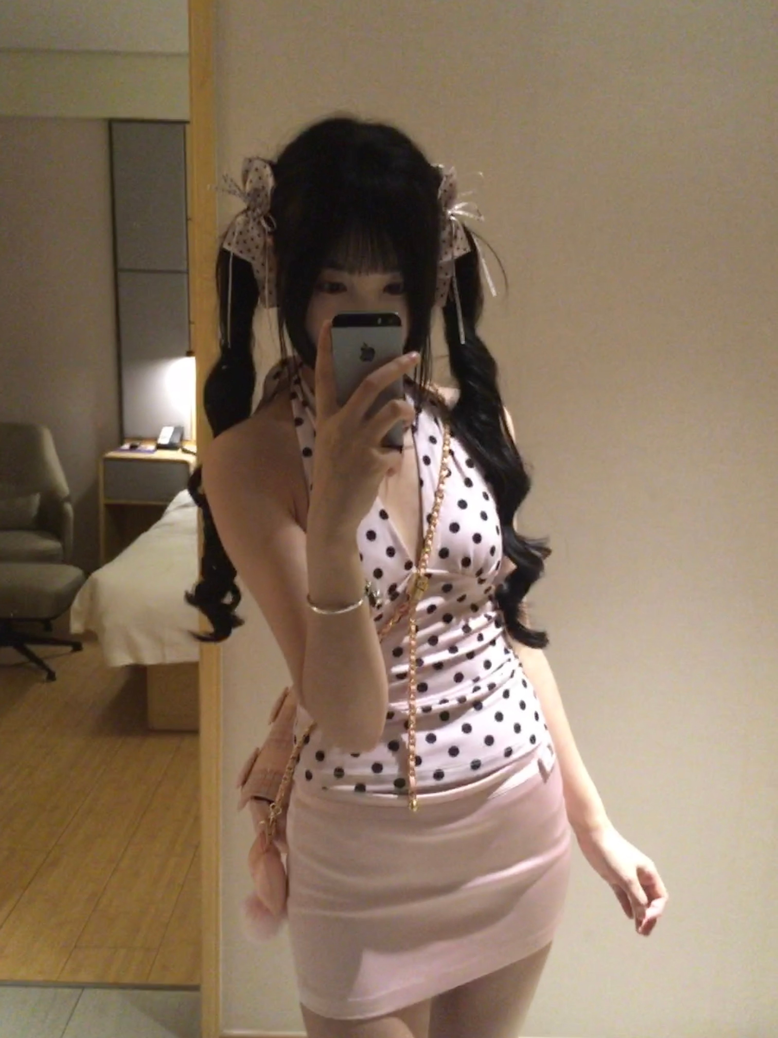 非要等那个完美的人出现吗？我站在你面前，你看不见吗？ 