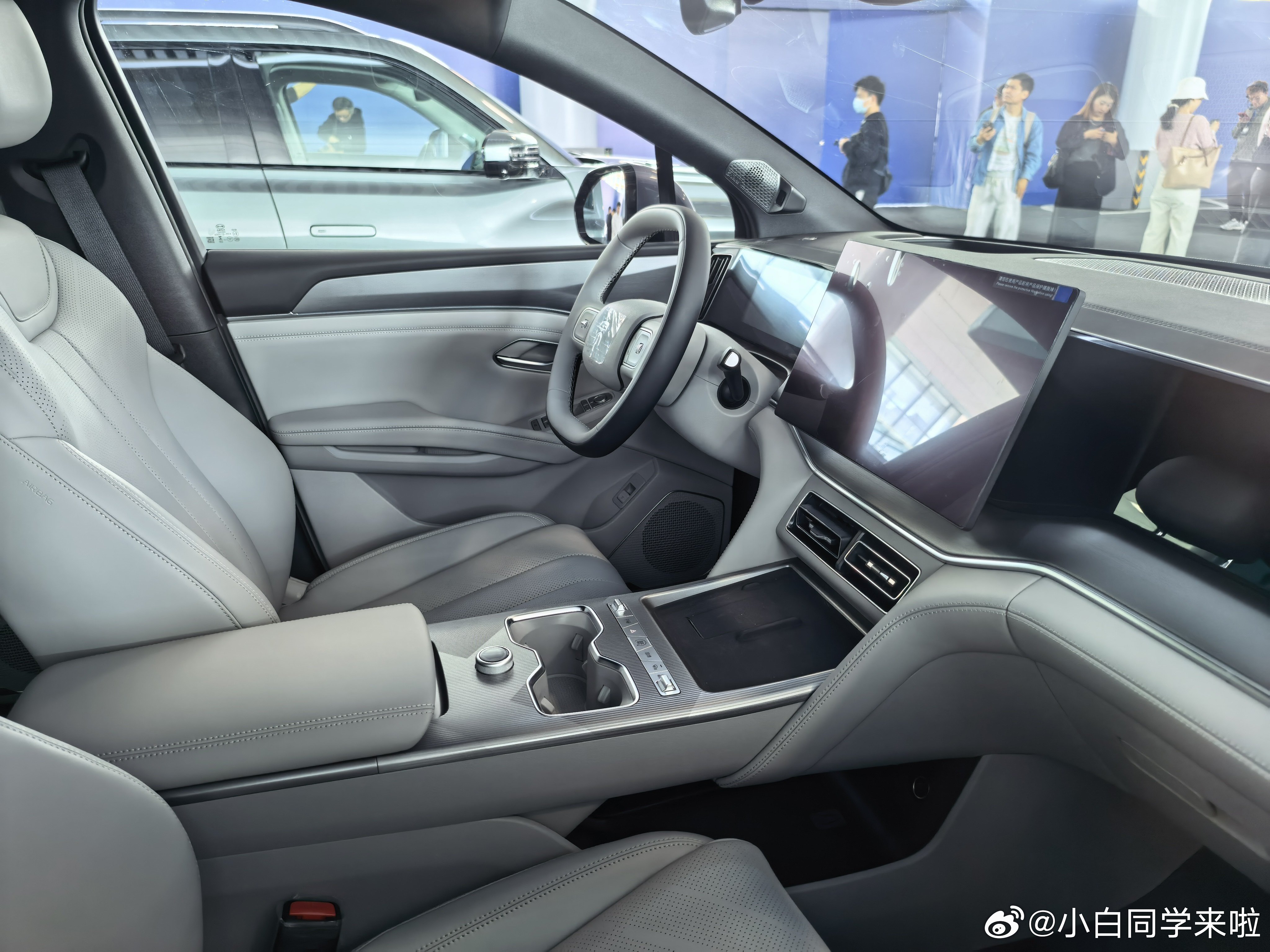 比亚迪宋Ultra EV 正式上市，售价 15.19万-17.99万。尺寸方面，