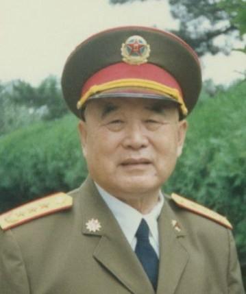 那段特殊年月，时任十三军军长吴效闵受到隔离审查，被安置在昆明郊外一栋小洋楼里面，