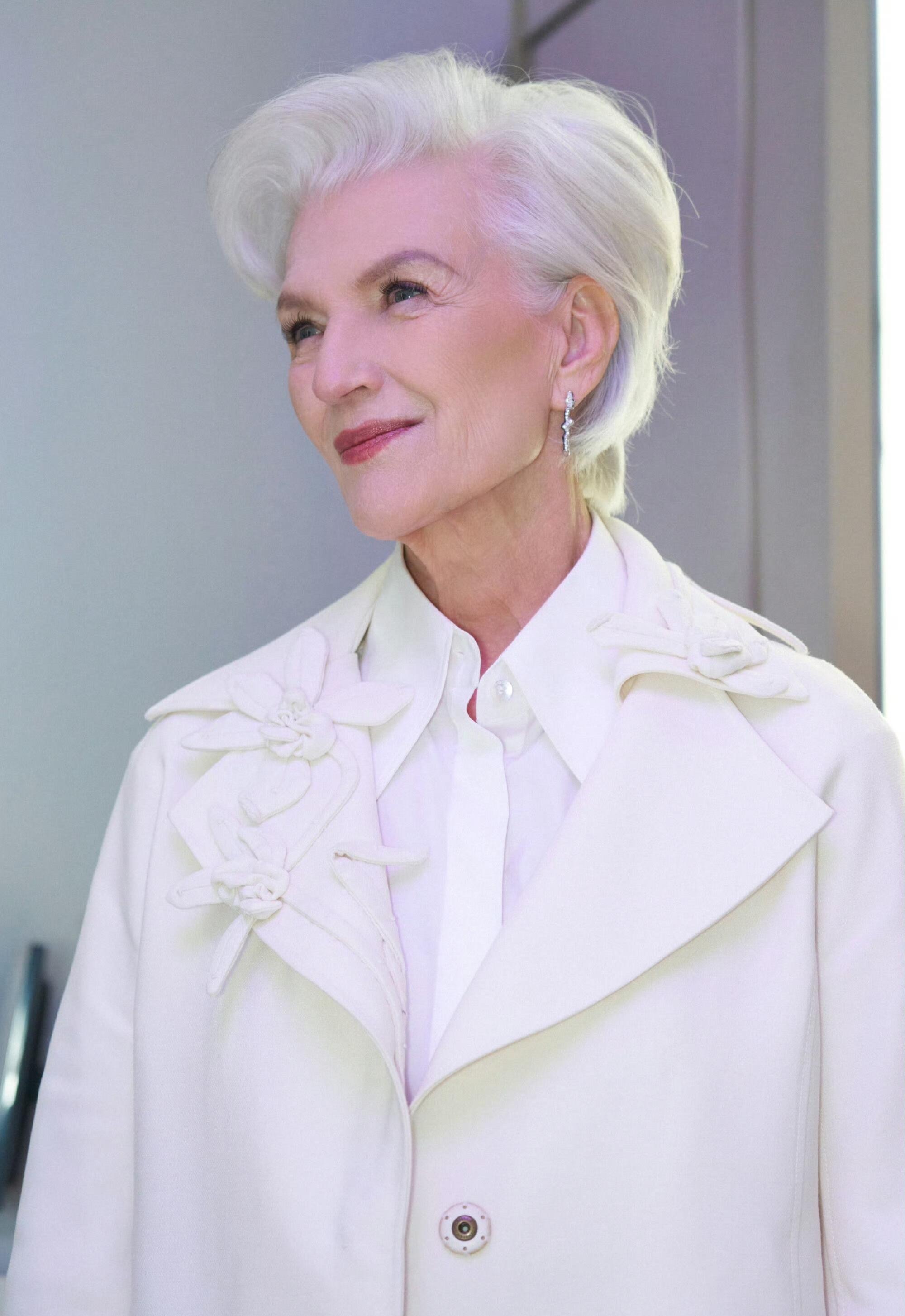 马斯克妈妈沉浸式体验中国年77岁梅耶马斯克玩转中国年仪式感77岁梅耶也太可爱了！