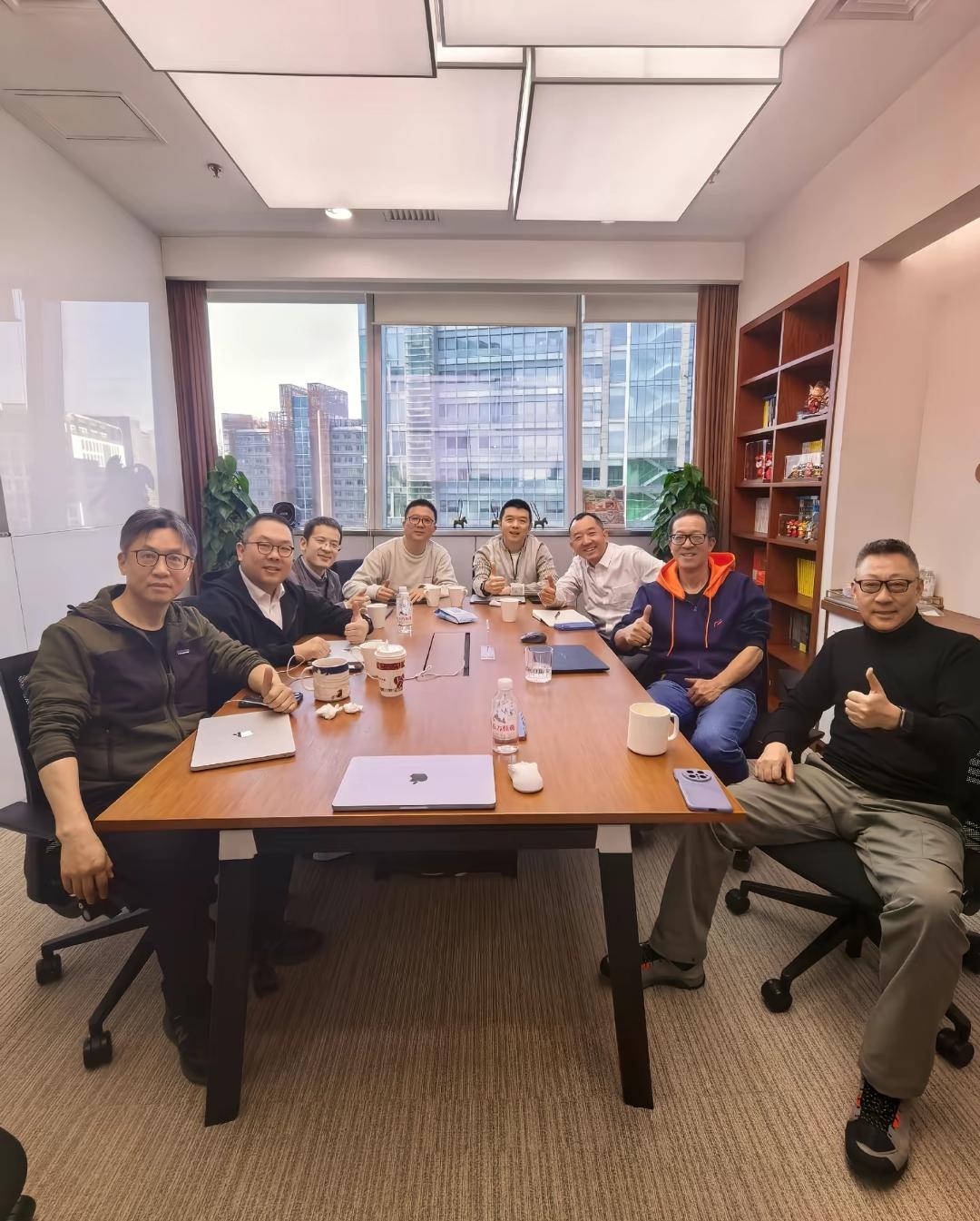 陈行甲正式到俞敏洪的新东方上班了，俞敏洪和周成刚都在自己的自媒体账号上发布了欢迎