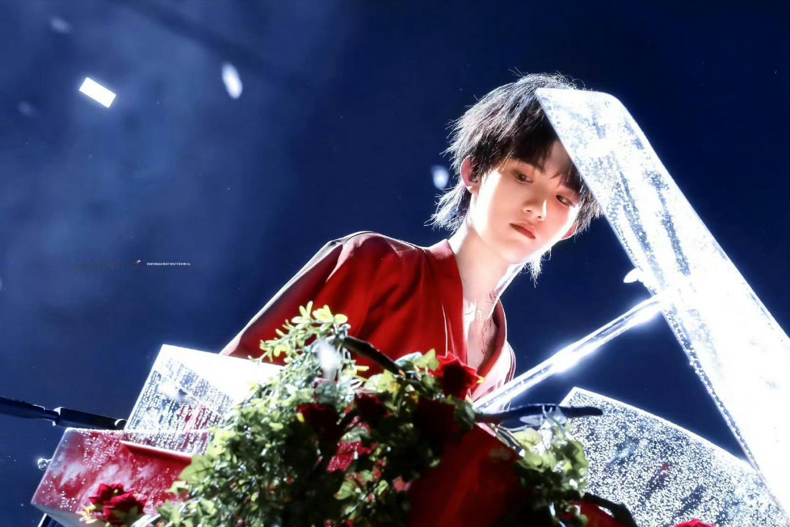 苏新皓杂志首个售罄苏新皓 2026开门红！苏新皓《愿与愁》直拍拿下年度大赏第一，