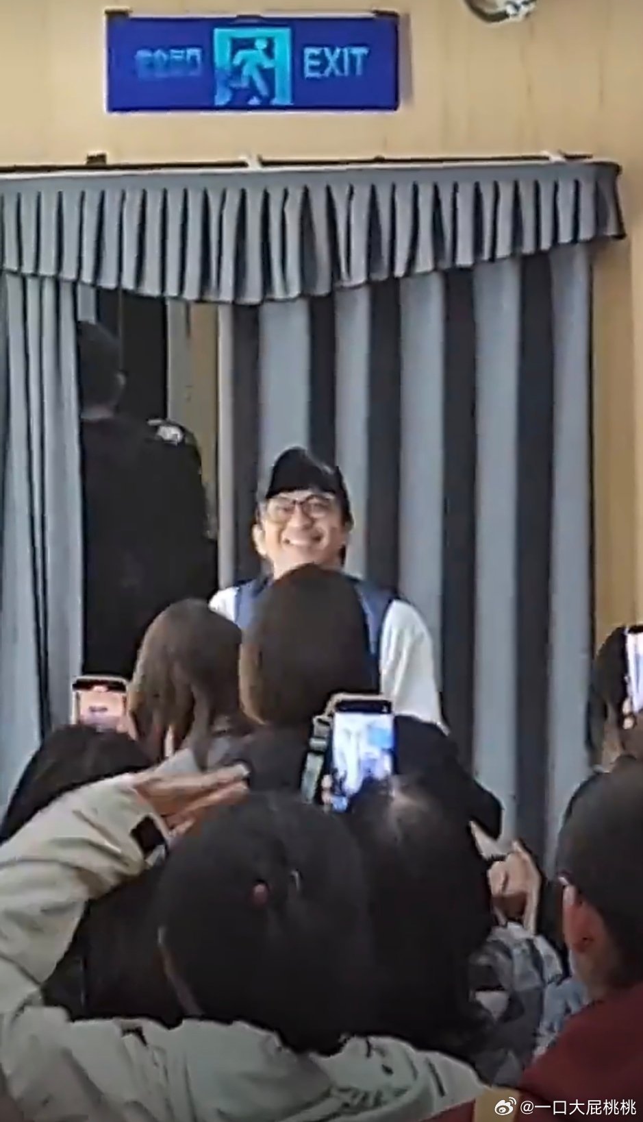 邓超和baby去看陈赫话剧了，看来要重聚的🍉并非空穴来风 