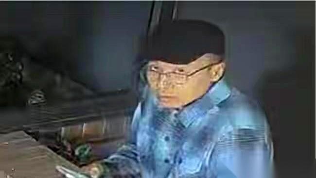 一壶刚烧开的咖啡，直接从头浇下去。
对象不是什么仇人，是个才9个月大的婴儿。
你