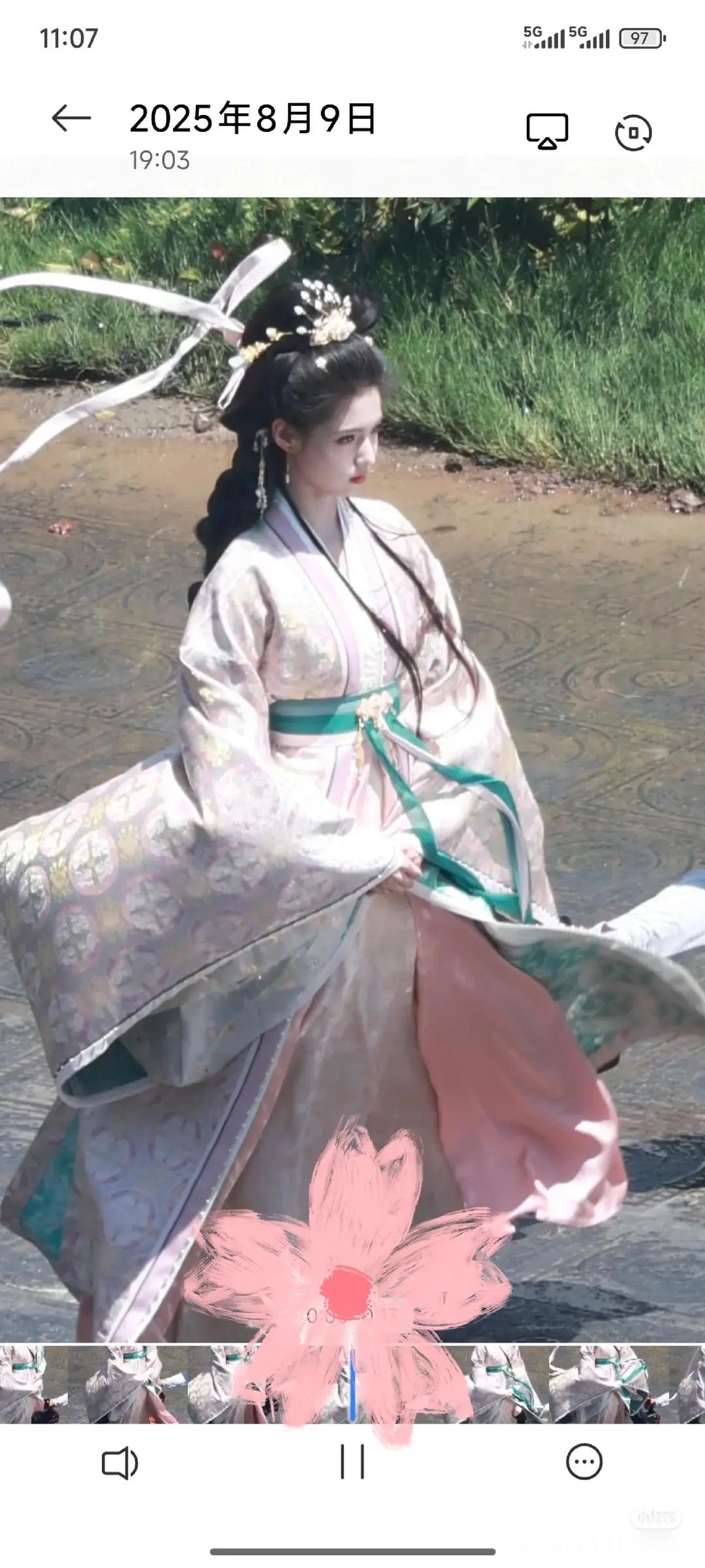 艾米雀骨粉衣新造型 这个造型好像公主啊👸 ​​​