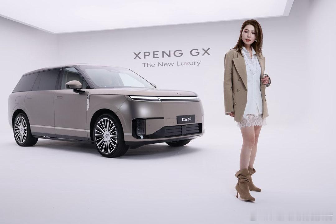 拥有这个车，嘴角怎么会不向上呢！小鹏总坐这个车在想什么我不知道，但是我坐这个车想