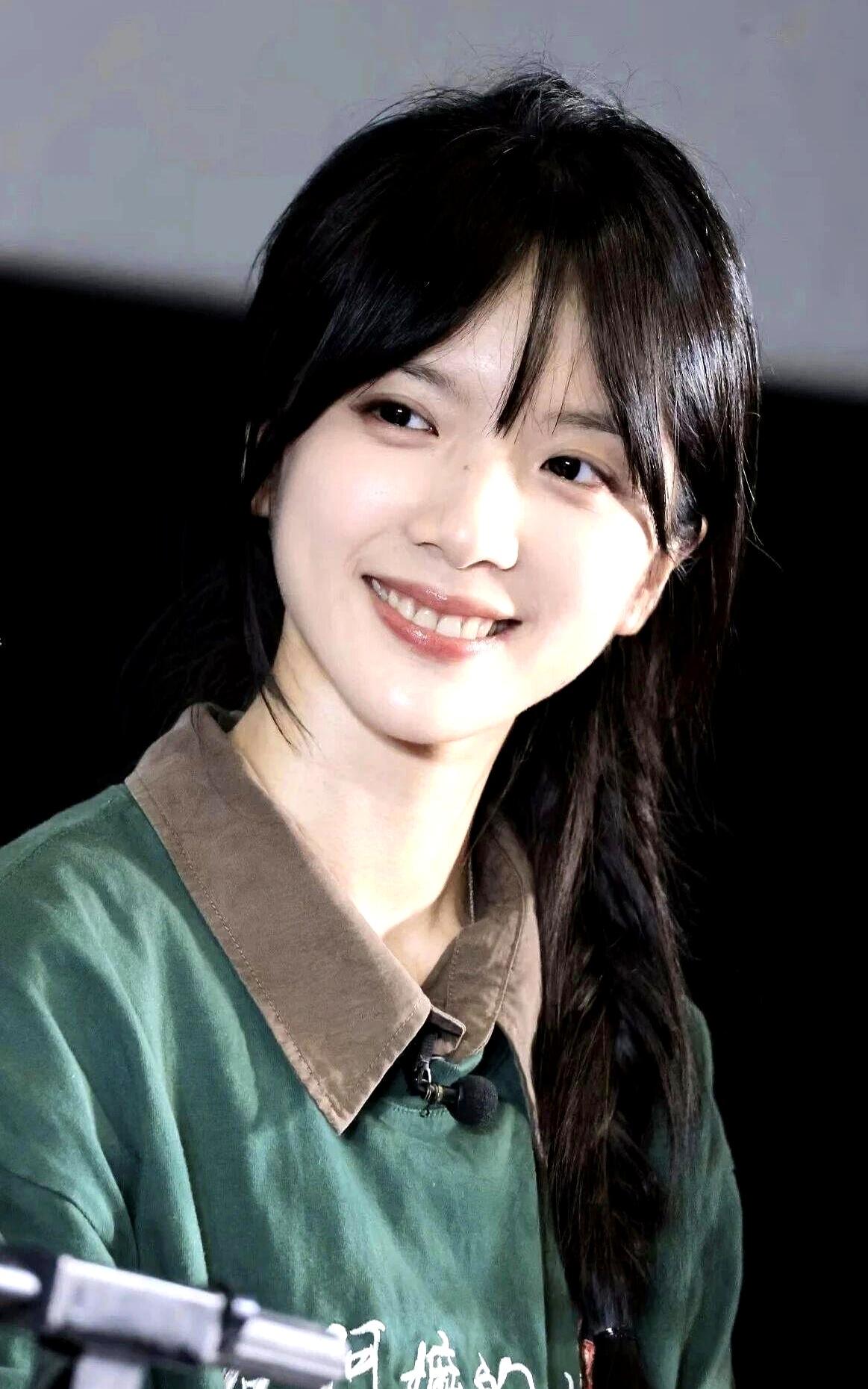 票房狂揽16亿，却连个热搜都懒得买，这种“反向操作”的00后女演员，内娱真的还有