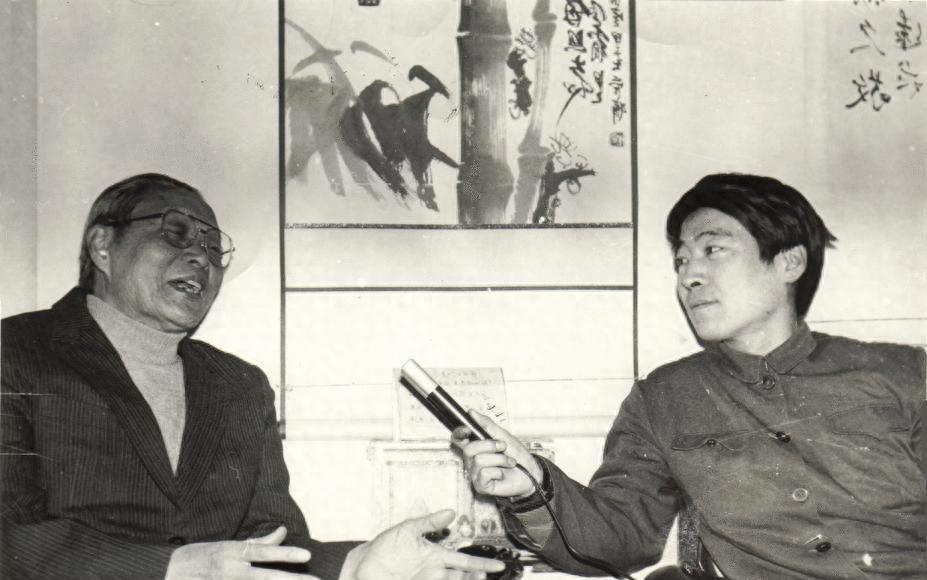 徐远举拜访沈醉家中，沈母见到他后郑重叮嘱儿子：这样的人不宜深交吗？
1949年初