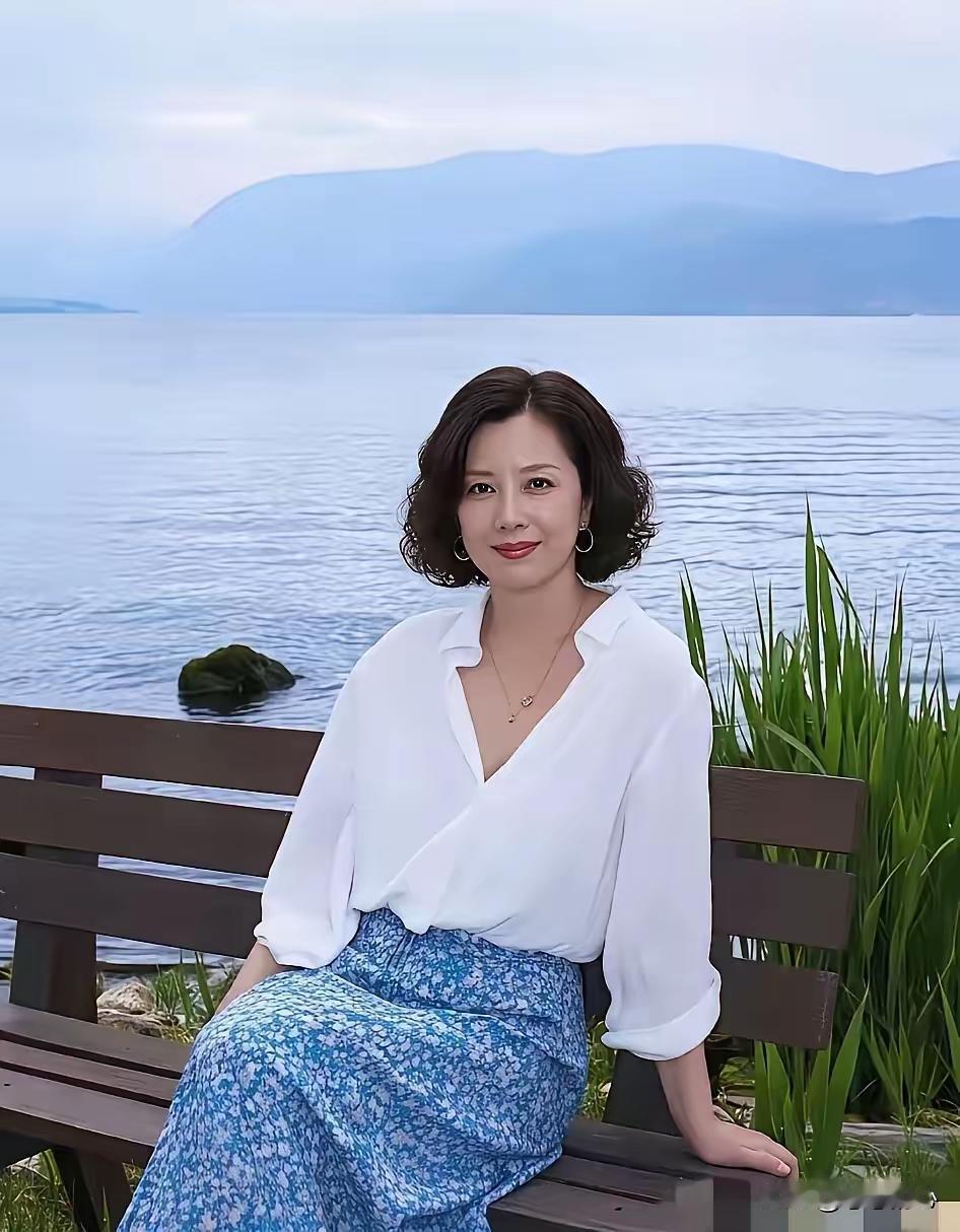 60岁的女人还是别找老伴了，要找哪就找个人品好有条件的老伴，若遇不上个合适的不如